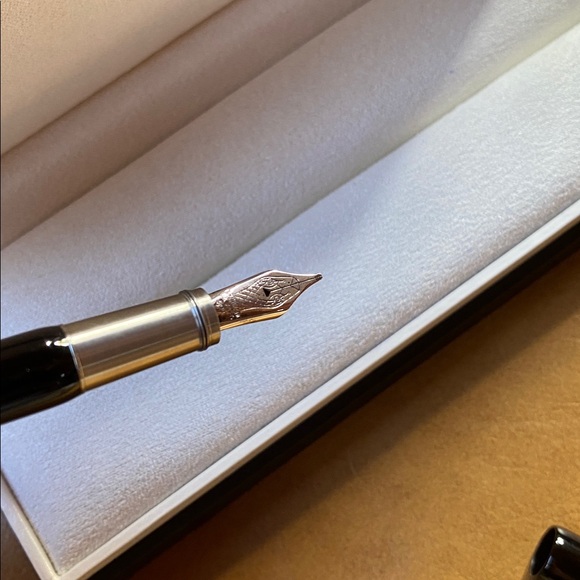 Montblanc Heritage Collection Rouge et Noir Special Edition fountain pen - Picture 5 of 9